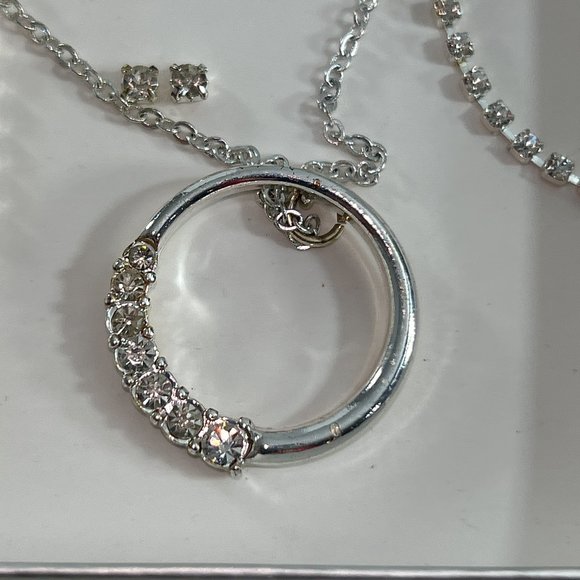 Genuine Crystal 8" Necklace Pendant 3 Earring Silver Tone Set Boxed New - Picture 3 of 9